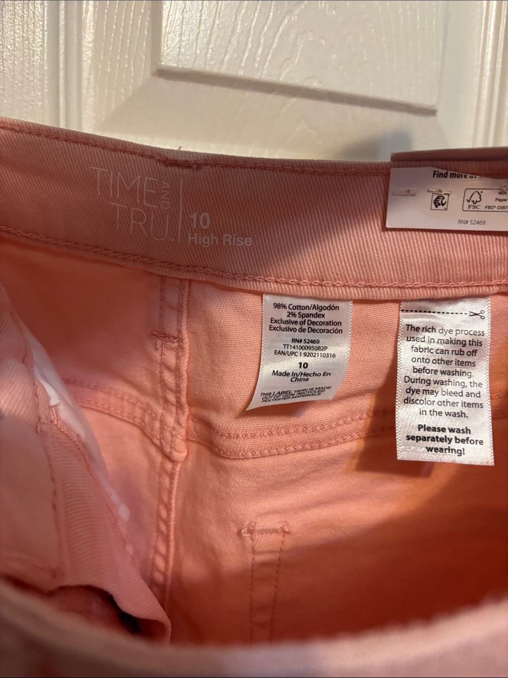NEW Women’s Time and Tru Pink Distressed Denim Shorts with Floral Inset Sz 10 - Picture 4 of 4